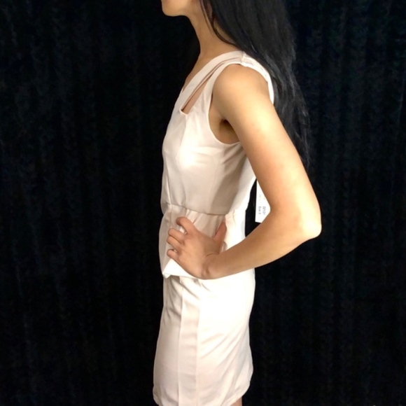 La Reyna pastel pink peplum mini dress - Picture 2 of 8